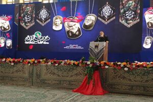 سردار سلیمانی را می‌توان در قله رفیع ارزش‌ ها توصیف کرد