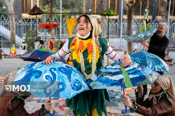 اولین روز اجراهای خیابانی جشنواره تئاتر فجر