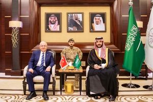 وزیران دفاع ترکیه و عربستان با یکدیگر گفتگو کردند