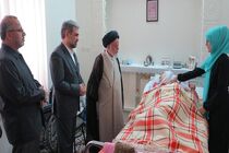 عیادت نماینده ولی فقیه از مادر سمنانی که 12 سال زندگی نباتی دارد