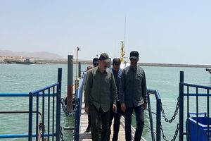 ظرفیت منطقه آزاد قشم در کمک به رفع مشکلات مردم هرمز به کار گرفته می‌شود