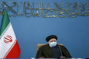 پیشرفت کشور را به رفع تحریم موکول و متوقف نمی‌کنیم