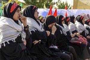 اعزام نخستین گروه دانش آموزان دختر از استان اصفهان به اردوی راهیان نور 