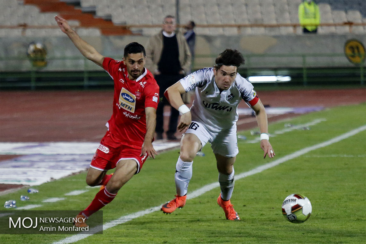 دیدار تیم های فوتبال پرسپولیس و پیکان
