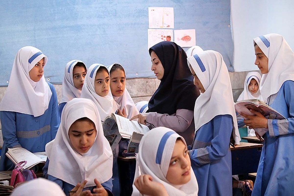 استخدام معلمان حق‌التدریس