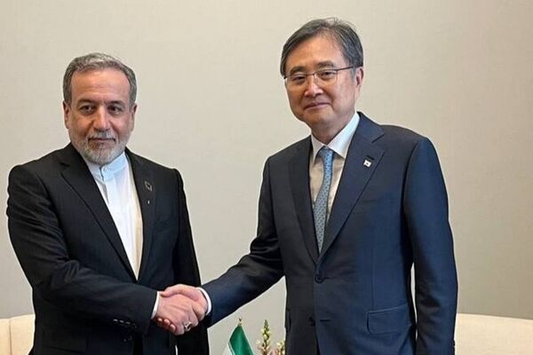 وزرای خارجه ایران و کره جنوبی با یکدیگر توافق نامه امضا کردند