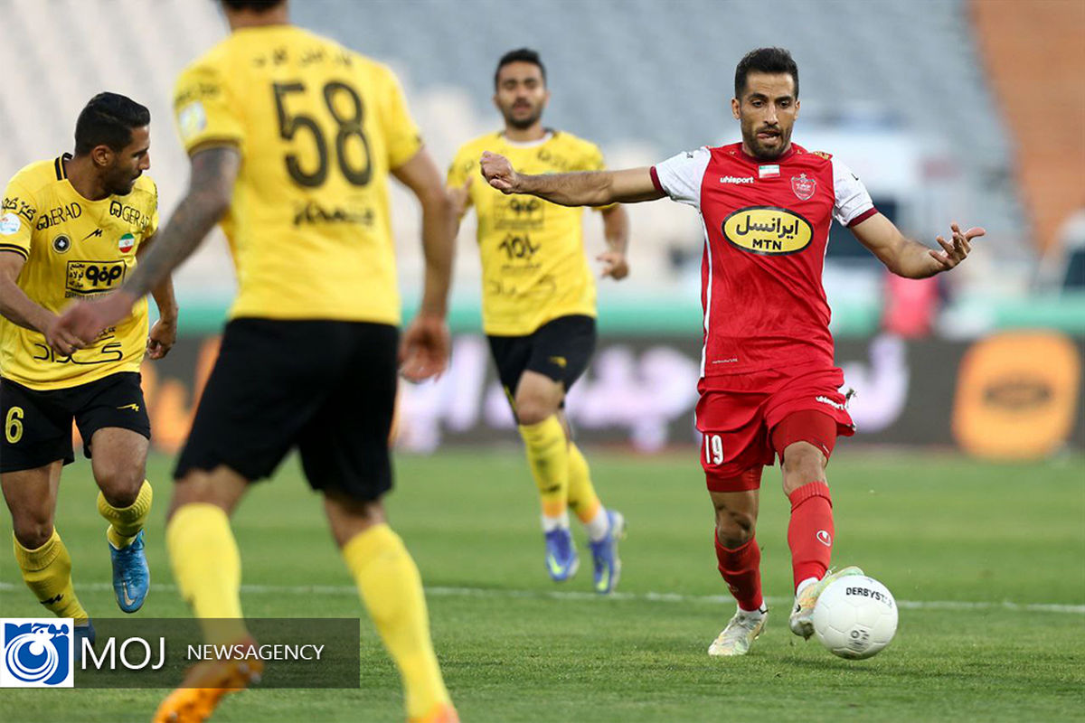 دیدار تیم های فوتبال پرسپولیس و سپاهان