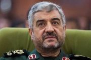 فرمانده سپاه پاسداران در راهپیمایی 22 بهمن حضور یافت/ توانمندی دفاعی سپاه هر روز افزایش می یابد