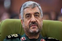 فرمانده سپاه پاسداران در راهپیمایی 22 بهمن حضور یافت/ توانمندی دفاعی سپاه هر روز افزایش می یابد