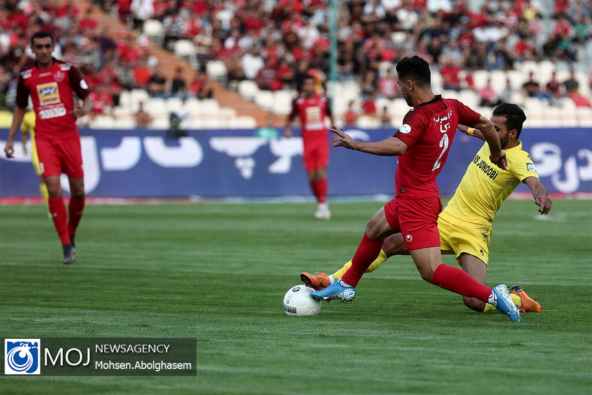 دیدار تیم های فوتبال پرسپولیس و پارس جنوبی جم