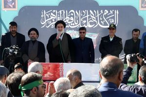 خانواده شهدا، صبورترین مدافعان راه حق  هستند 
