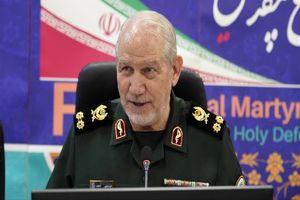 رهبری امام خمینی (ره) و حضرت آیت‌الله خامنه‌ای دو جلوه از زعامت الهی و اقتدار امت اسلامی است