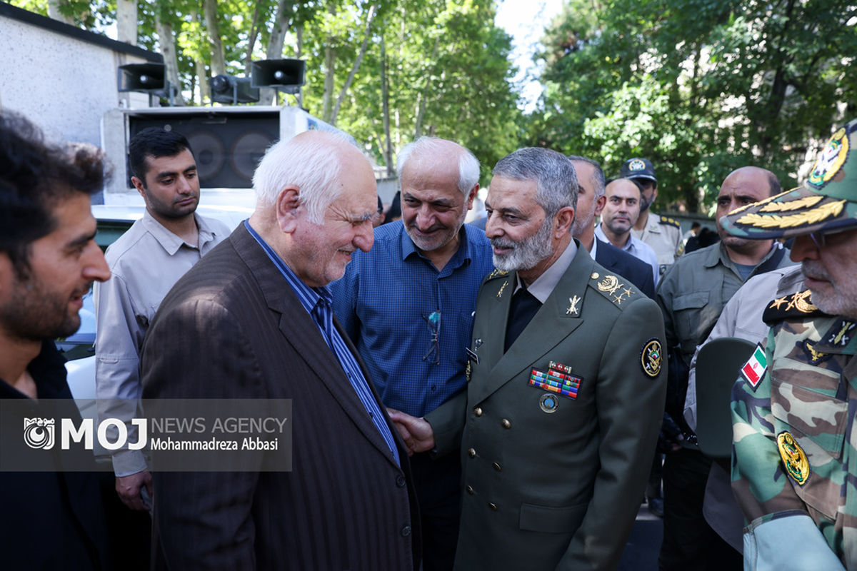 مراسم تشییع پیکر مرحومه عفت شجاع همسر شهید صیاد شیرازی