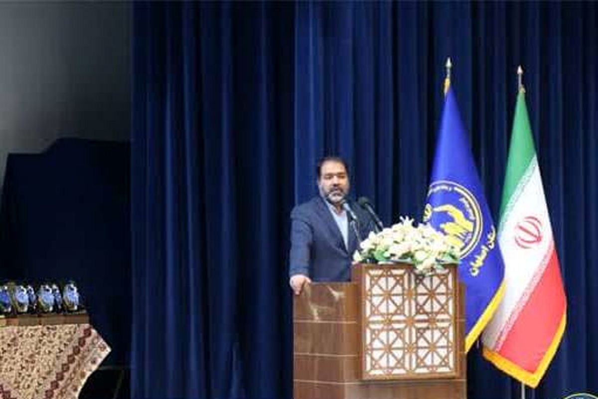 استاندار اصفهان.