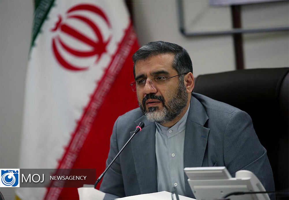 تلاش شد که از بزرگان تئاتر استفاده شود ولی حضور جوانان بیشتر است