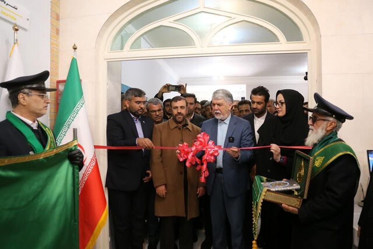 وزیر فرهنگ و ارشاد اسلامی