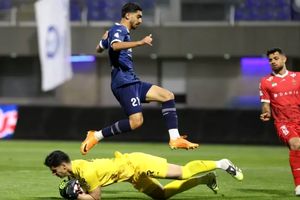 گل‌گهر ۳ – ۱ پرسپولیس /شب تلخ سرخ‌ها با غیبت ستاره‌ها