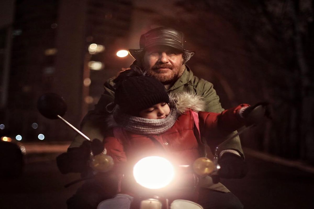 رضا عطاران در فیلم سینمایی روشن