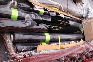 کشف محموله پارچه قاچاق در مرزهای آبی بندر لنگه