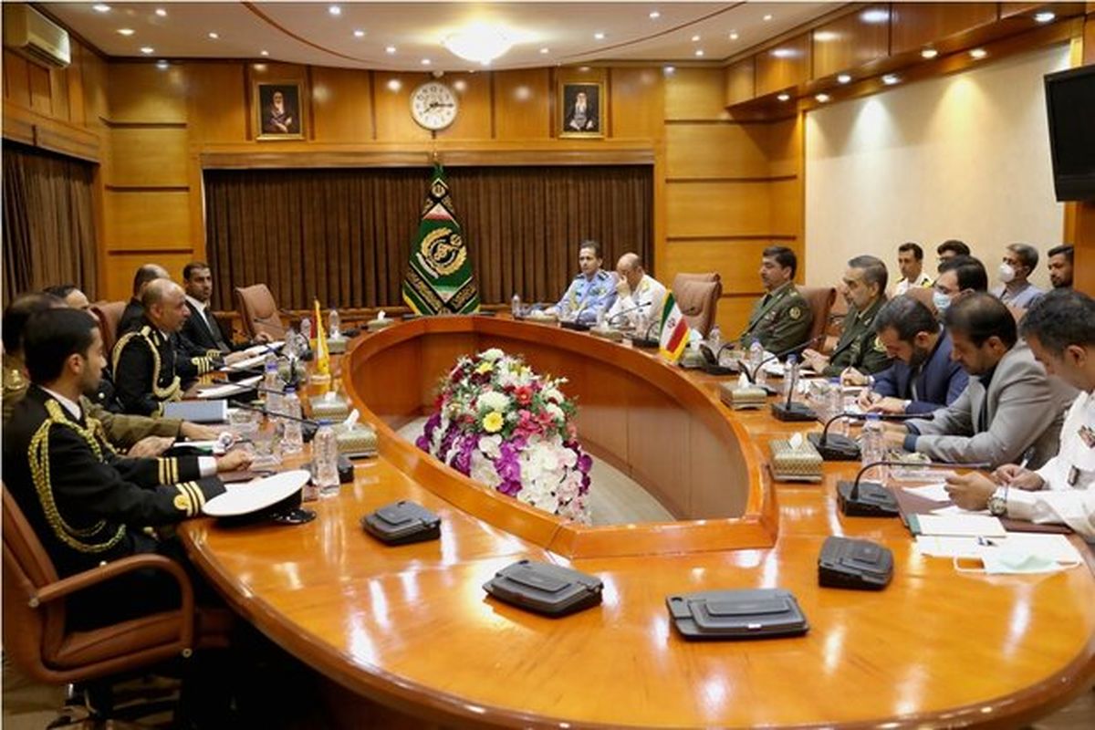 وزیر دفاع و پشتیبانی