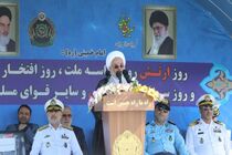 ارتش در همه بحران‌ها و حوادث در کنار مردم بوده است