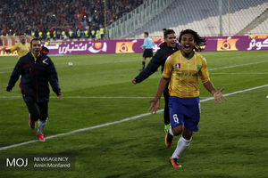 دیدار تیم های پرسپولیس و صنعت نفت آبادان