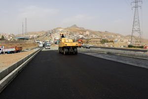 آغاز عملیات آسفالت تقاطع غیر همسطح قرآن سنندج 