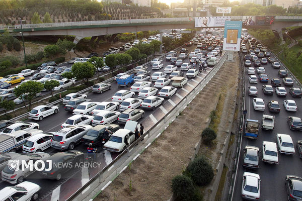 آزادراه‌های غرب تهران زیر بار ترافیک سنگین است