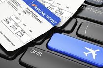 وزارت راه و شهرسازی به صورت جدی بر افزایش قیمت بلیت هواپیما نظارت کند