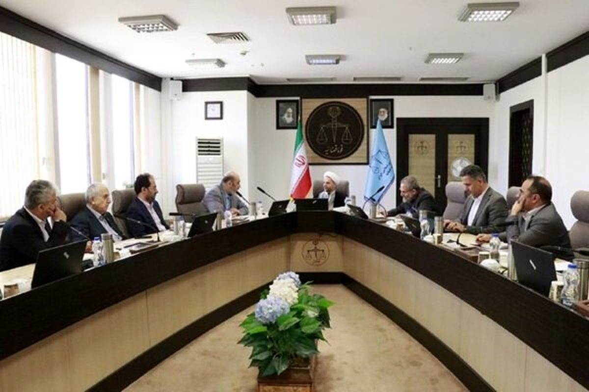 هیات رئیسه اتحادیه سراسری کانون‌های وکلای دادگستری ایران با حمزه خلیلی معاون اول قوه قضائیه