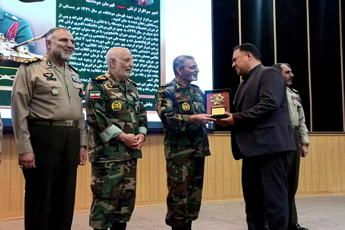 اعطای نشان فداکاری ارتش
