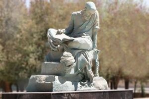 نصب المان وحشی بافقی در پارک وحشی بافقی