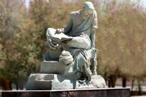 نصب المان وحشی بافقی در پارک وحشی بافقی