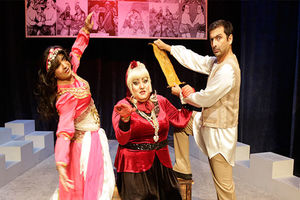 نمایش بنگاه تئاترال در پردیس تئاتر شهرزاد