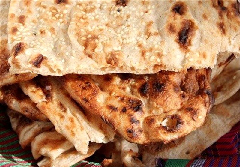 حدود 600 قرص نان سنگک از موقوفه آران و بیدگل بین نیازمندان توزیع شد