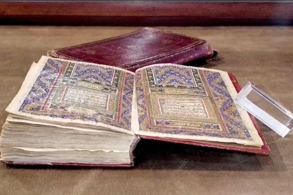 از کتابت قرآن توسط دختر فتعلی شاه قاجار رو‌نمایی شد + فیلم