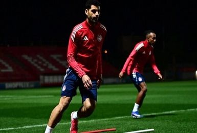 مهدی طارمی مقابل بایرلورکوزن آلمان در لیگ قهرمانان اروپا بازی می کند؟