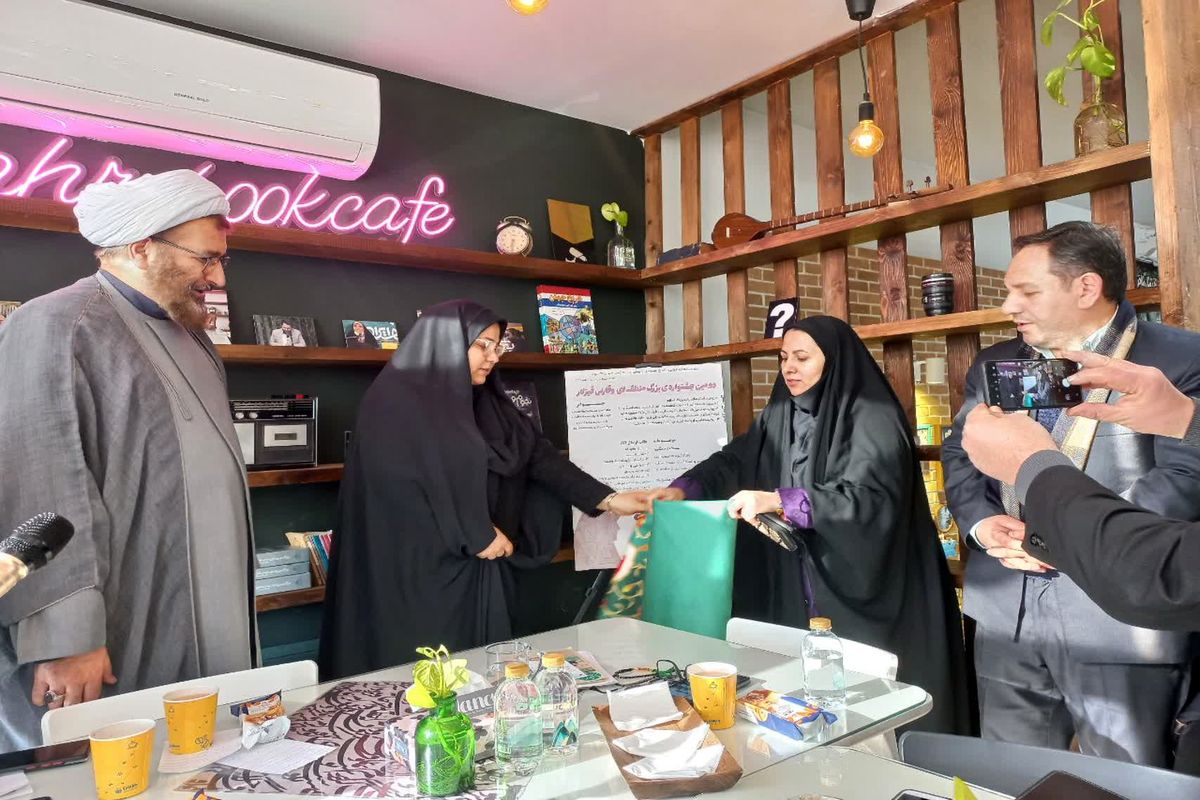 رونمایی از پوستر جشنواره وقارلی قیزلار