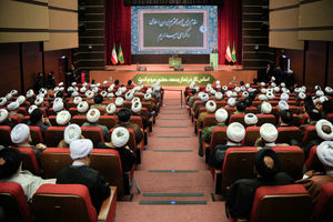 مقابله موفق در برابر راهبردهای دشمن نیازمند وحدت، تعامل با همسایگان و تکیه بر مردم است