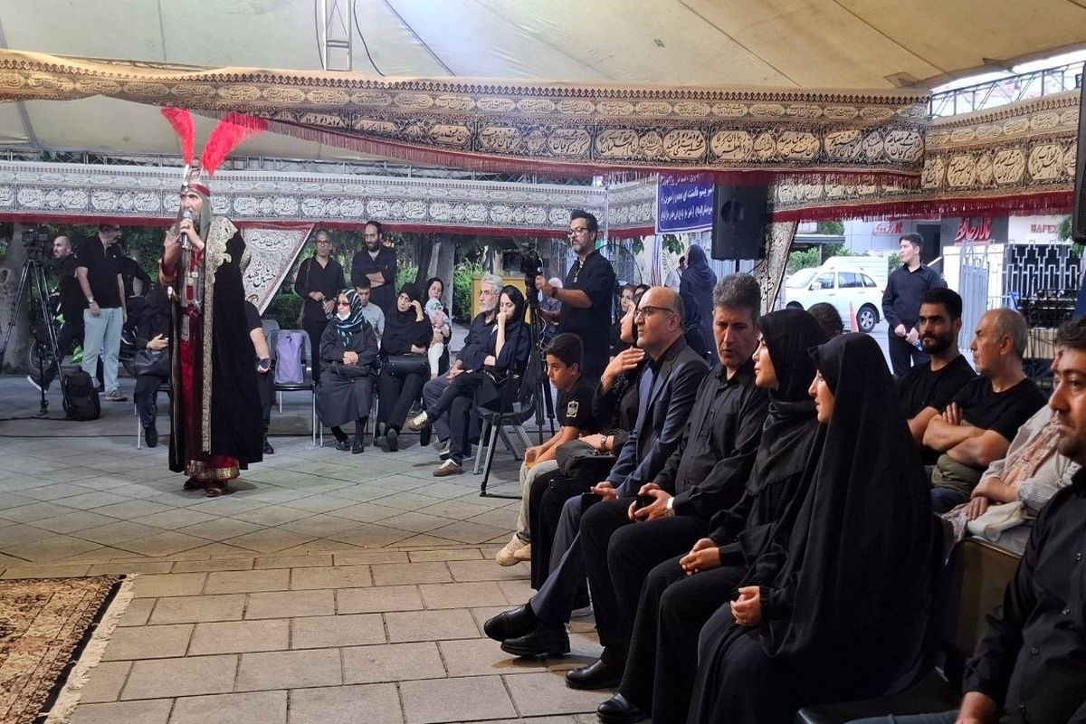 معاون رئیس جمهور در امور زنان و خانواده در برنامه عاشورایی "خیمه هنر" شرکت  کرد