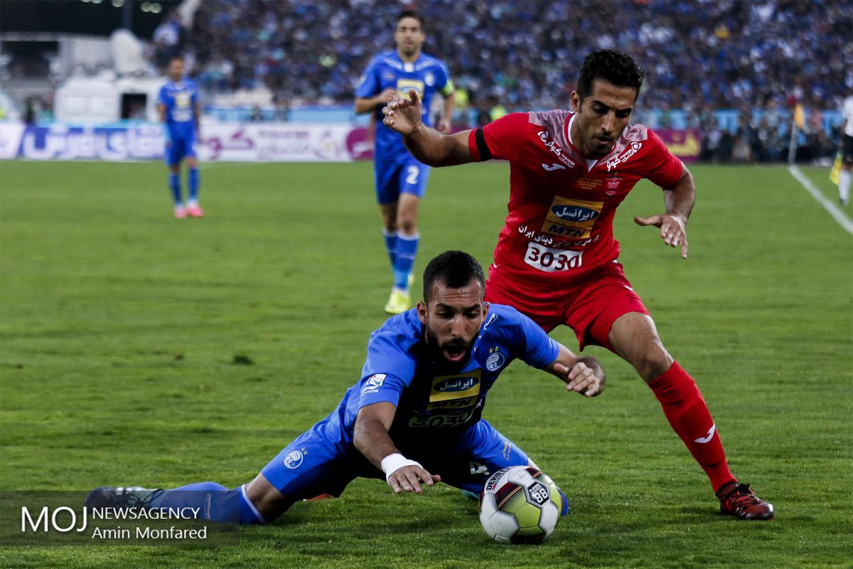 دیدار تیم های فوتبال استقلال و پرسپولیس