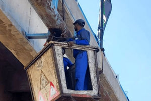 ترمیم شکستگی خط انتقال آب شرب میناب بر روی پل ولی‌عصر انجام شد