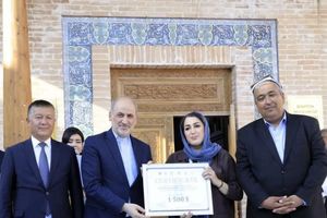 درخشش جهانی سفال اردبیل/ زهرا اصلانی «ماهرترین زن سفالگر» فستیوال بین‌المللی ریشتان شد