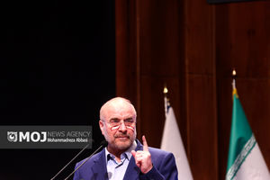 رژیم صهیونیستی با تجاوز زمینی، هوایی و دریایی به مردم مسلمان غزه و لبنان ظلم می‌کند