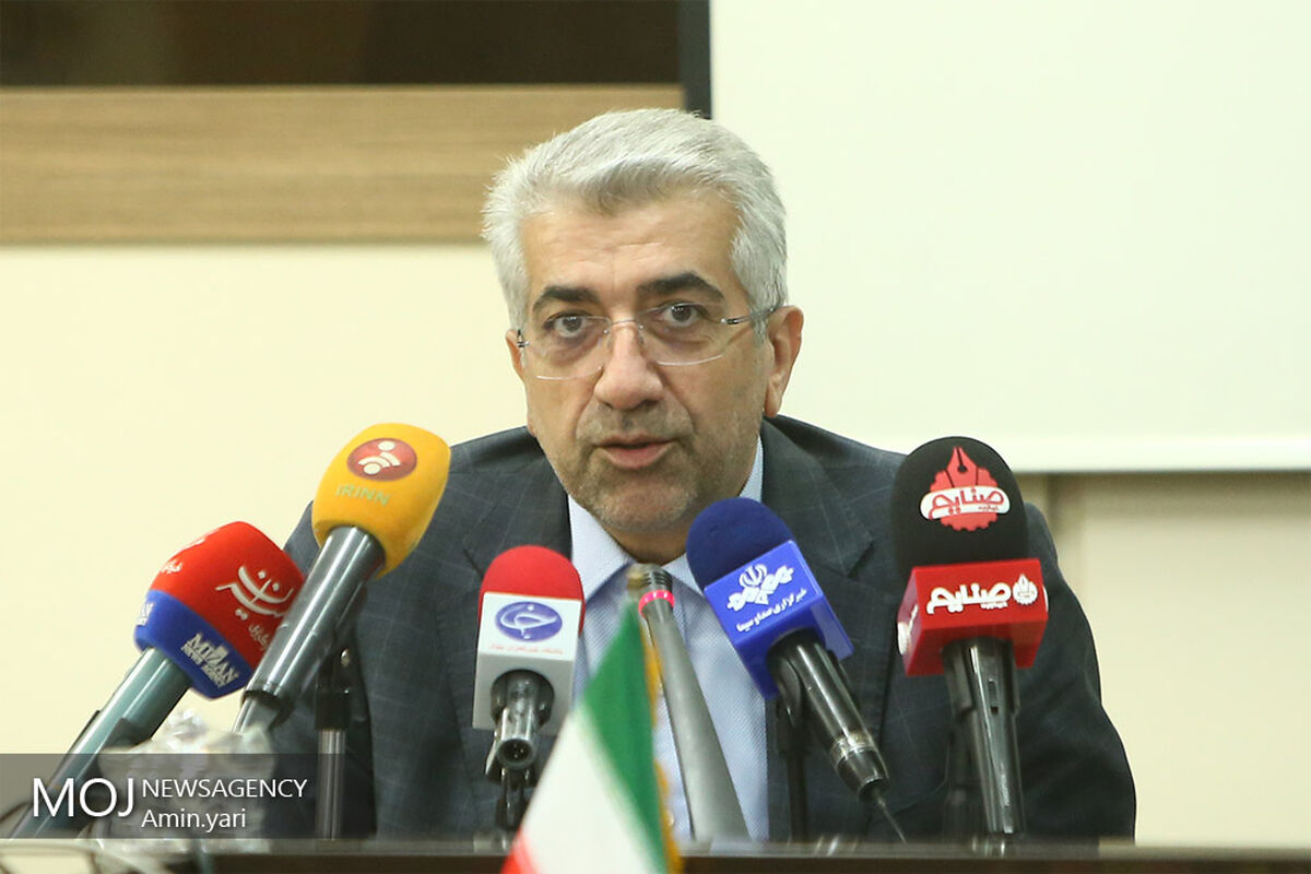 صبحانه کاری وزیر نیرو با اعضای اتاق بازرگانی ایران