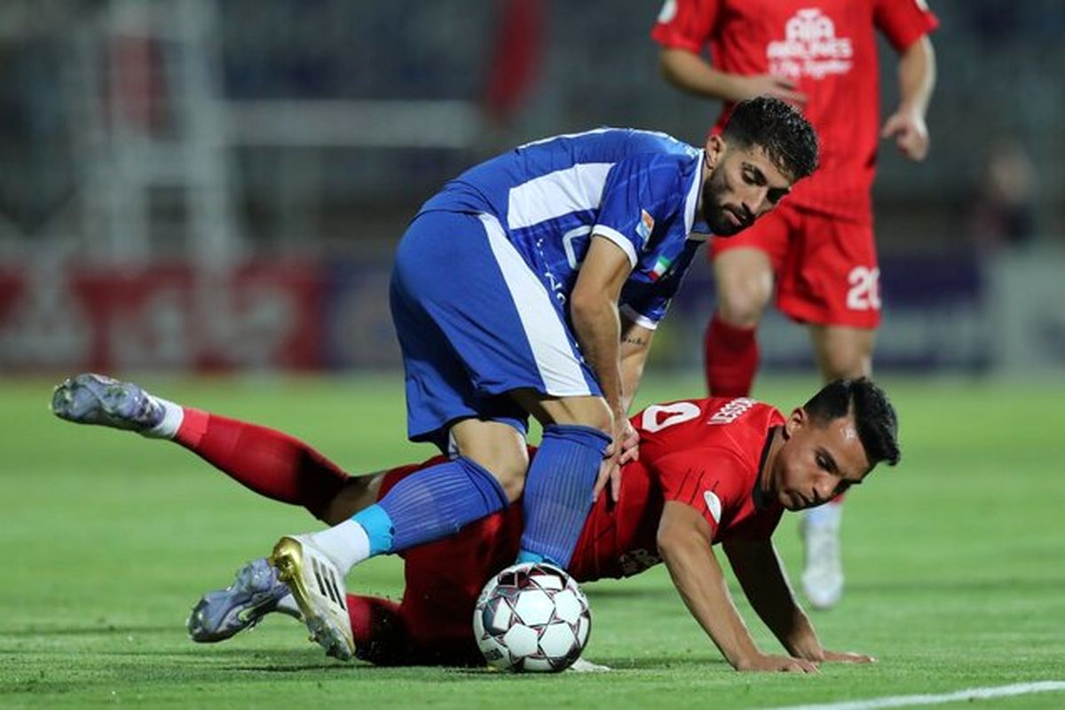 استقلال و تراکتور