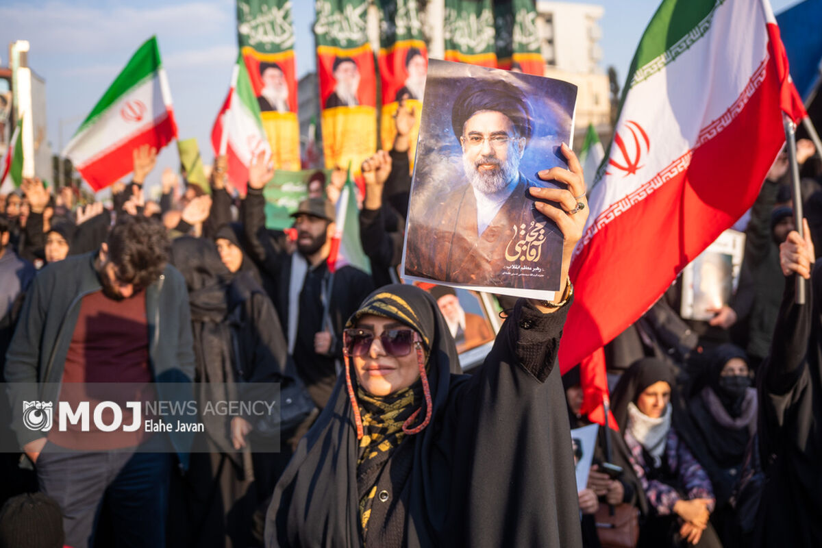 مراسم بیعت با سومین رهبر انقلاب اسلامی در تهران