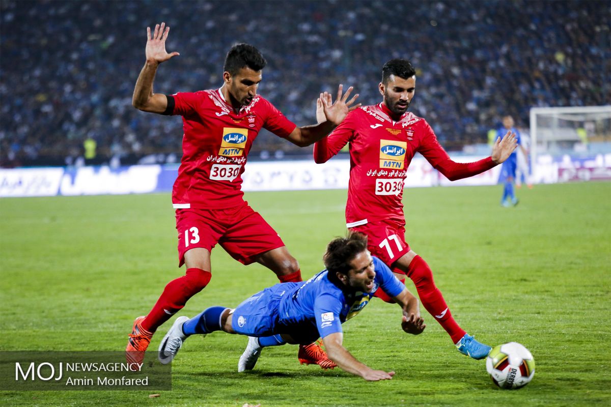 دیدار تیم های فوتبال استقلال و پرسپولیس
