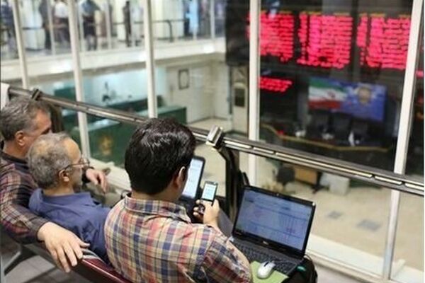 بورس همچنان روی خط قرمز