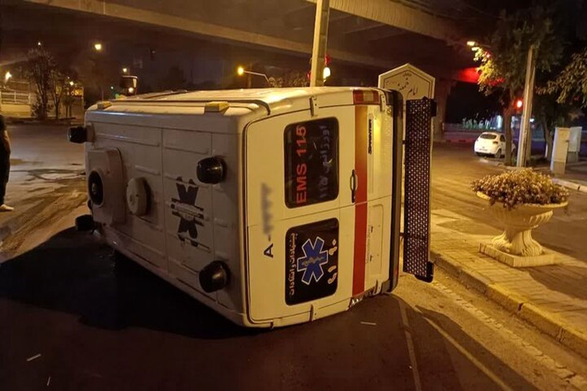 واژگونی آمبولانس اورژانس